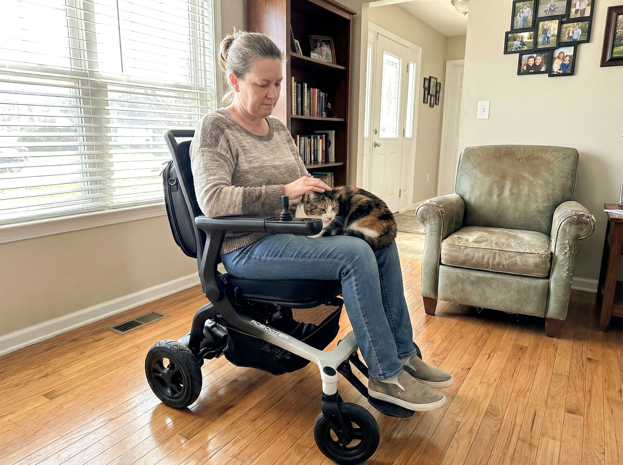 Robooter E80 real life photo in house