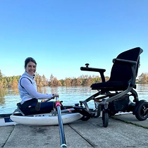 Robooter E60 Pro photo beside the lake