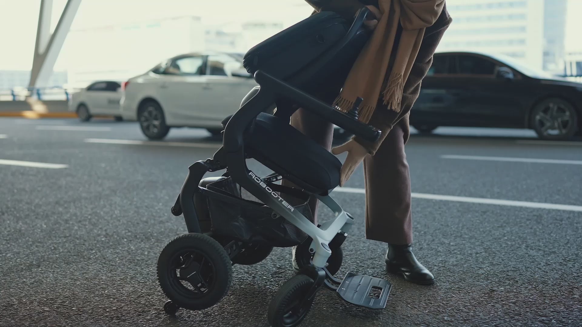 Ultra light weight features - Robooter E80